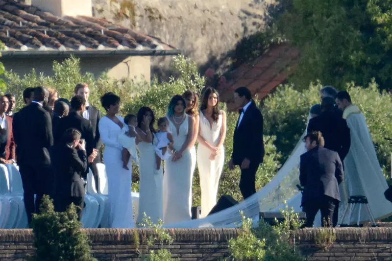 *PREMIUM-EXCLUSIVE* Kim Kardashian West celebrates 4th wedding anniversary with Kanye! *FILE PHOTOS*