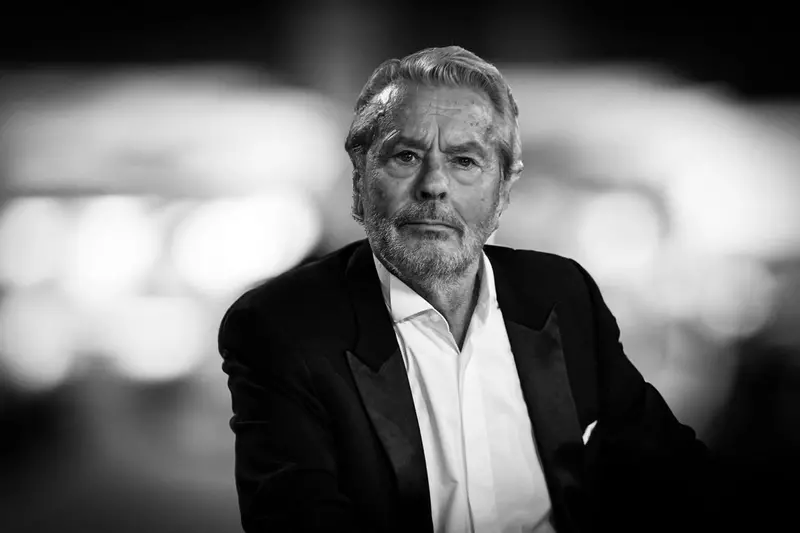Archives  – Alain Delon lors de l’enregistrement de l’émission „Les 20 ans du plus grand cabaret du monde” de P.Sébastien à Monaco
