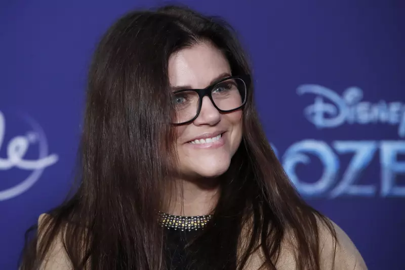 Cum arată fiica lui Tiffani Thiessen, Kelly din „Salvați de clopoțel” 