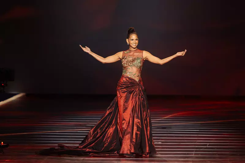 Halle Berry, în rochia celebră în care a câștigat primul ei Oscar 