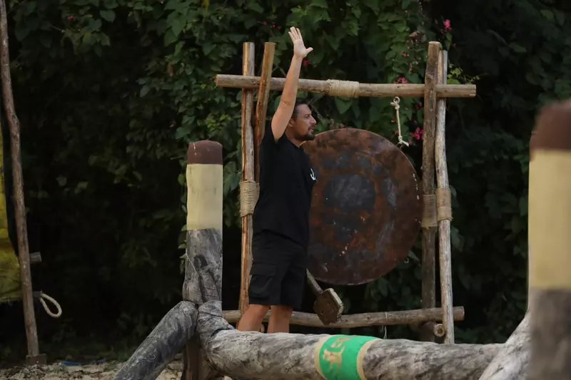 Daniel Pave, prezentatorul Survivor România, în timpul cursei pentru imunitate, 25 februarie 2025