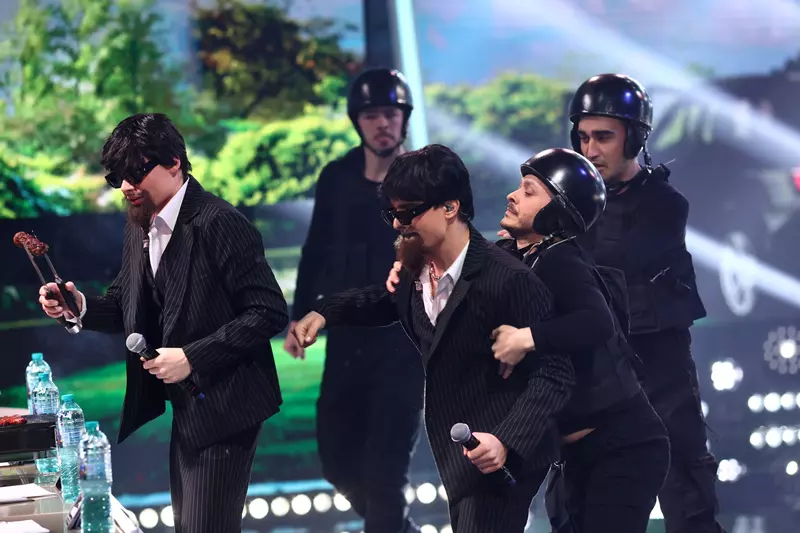 Mark Stam și Cristian Porcari – Theo Rose  (3)