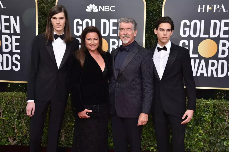 Pierce-Brosnan-Keely-Shaye-Smith-și-copiii-lor-dylan-paris