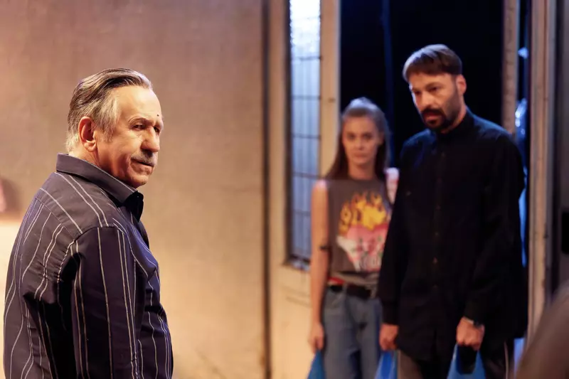 Bebe Macelaru, Rona si Mircea (George Mihaita, Gratiela Voicu, Constantin Dogioiu)