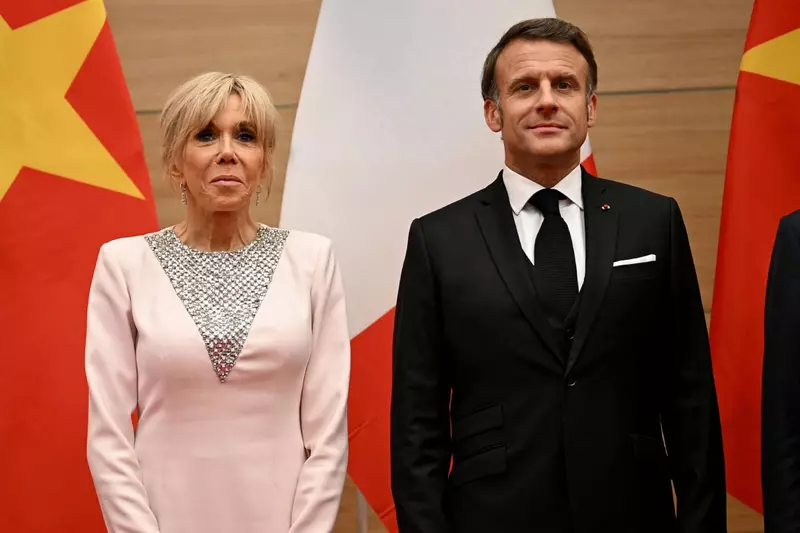 Brigitte-Macron-l-ar-fi-pălmuit-pe-Emmanuel Macron