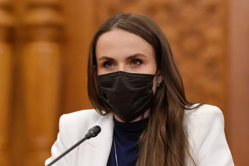 BUCURESTI – PARLAMENT – AUDIERI – MINISTRI – CABINET CIOLOS