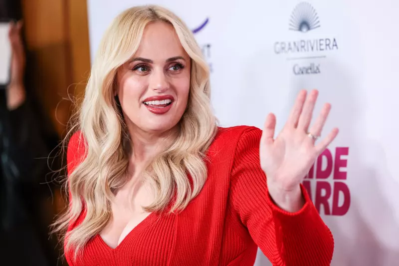Rebel-Wilson-bride-hard
