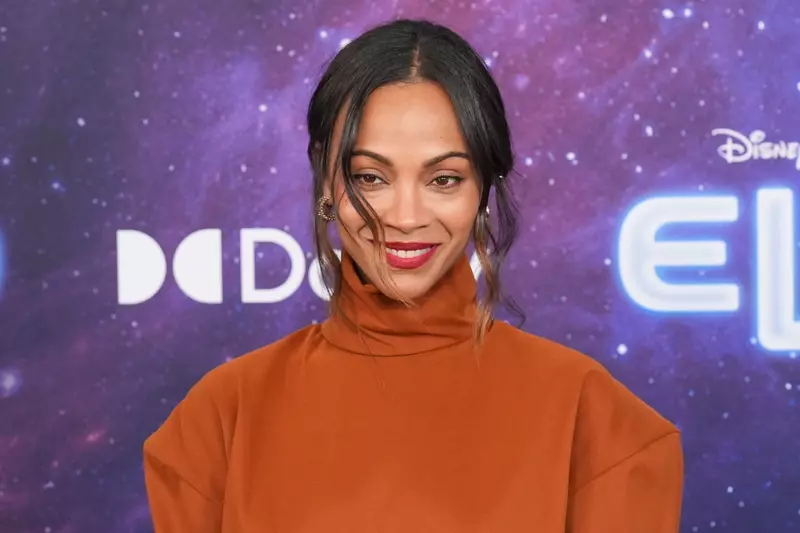 Zoe-Saldaña-copii-covorul-rosu