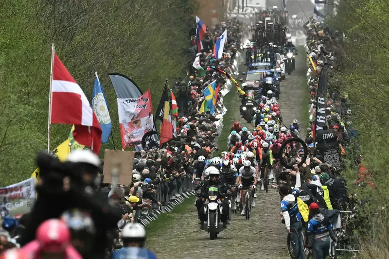 TOPSHOT-CYCLING-FRA-ROUBAIX