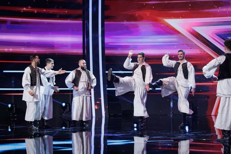 ansamblul aradeana romanii au talent2