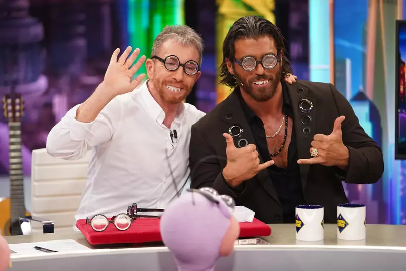 el-hormiguero-can-yaman (2)