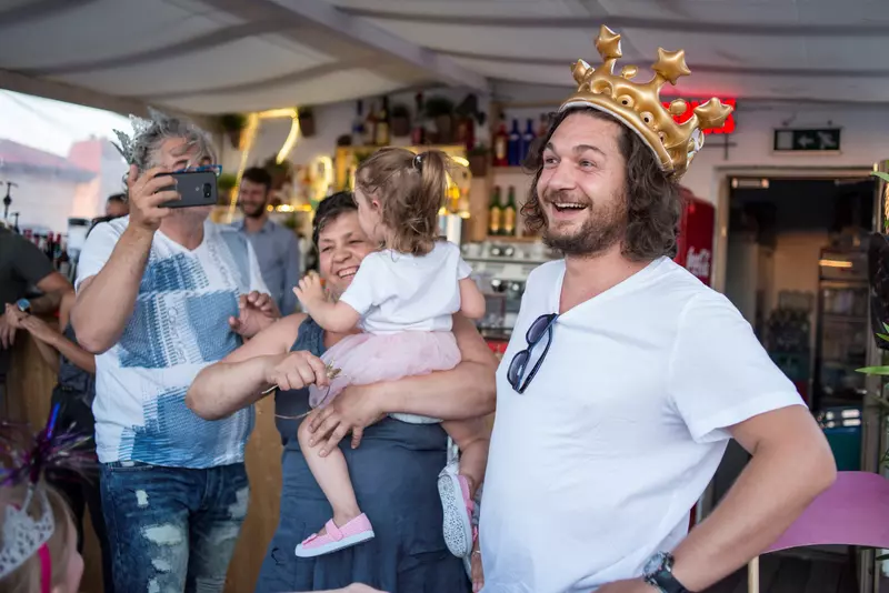 FOTO. Chef Florin Dumitrescu a avut parte de o petrecere surpriză de ziua lui (1)