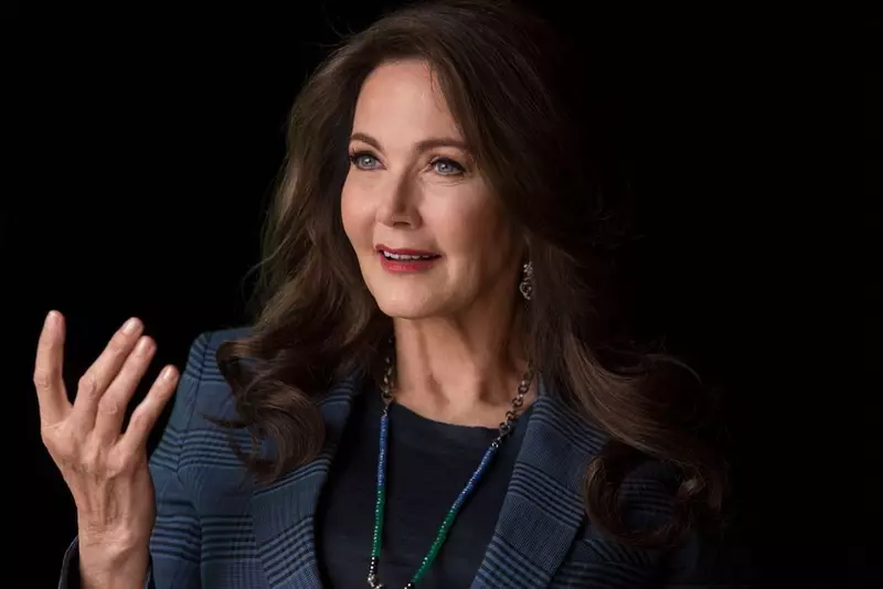 AMC lansează „Istoria secretă a benzilor desenate”, un documentar în care apar legendarii Robert Kirkman, Stan Lee și Lynda Carter (1)