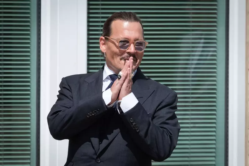 Johnny Depp și avocata lui ar avea o relație. Gesturile care i-au dat de gol
