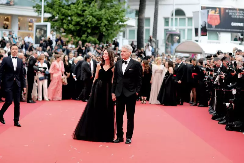 Calista Flockhart și Harrison Ford, spectaculoși pe covorul roșu de la Cannes 2023. Ce gafă au făcut organizatorii