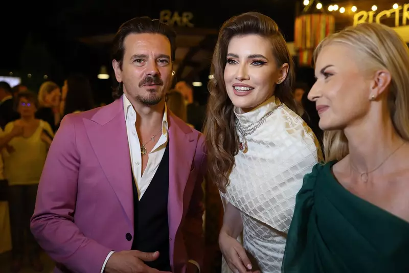 Iulia Albu Mihai Petre Elwira Petre