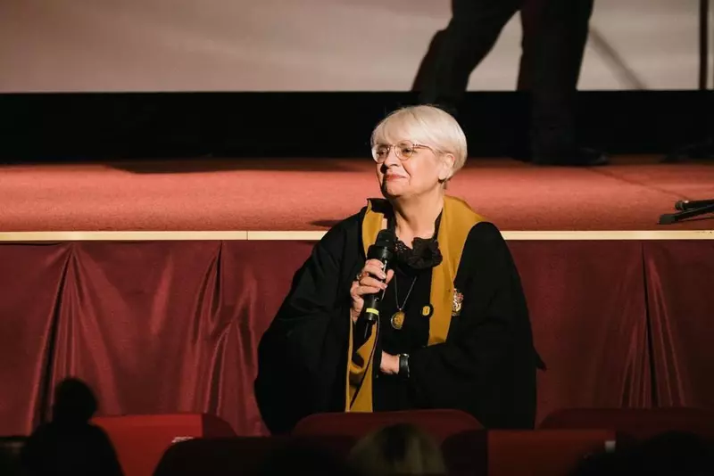 Irina Margareta Nistor spune că a avut o idilă cu un bărbat însurat. "Trebuie să știi să te descurci! Un preot mi-a spus că e ok"
