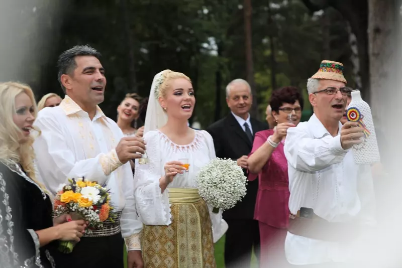 Nuntă Maria Constantin și Marcel Toader. Silviu Prigoană și Mihaela Botezatu le-au fost nași (1)