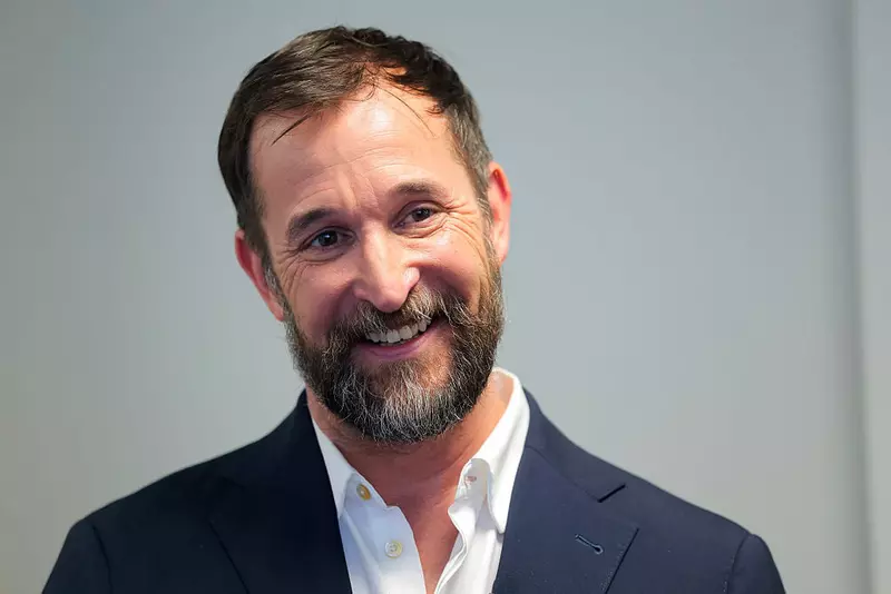 Actor Noah Wyle Meets With Sen. Elizabeth Warren On Capitol Hil