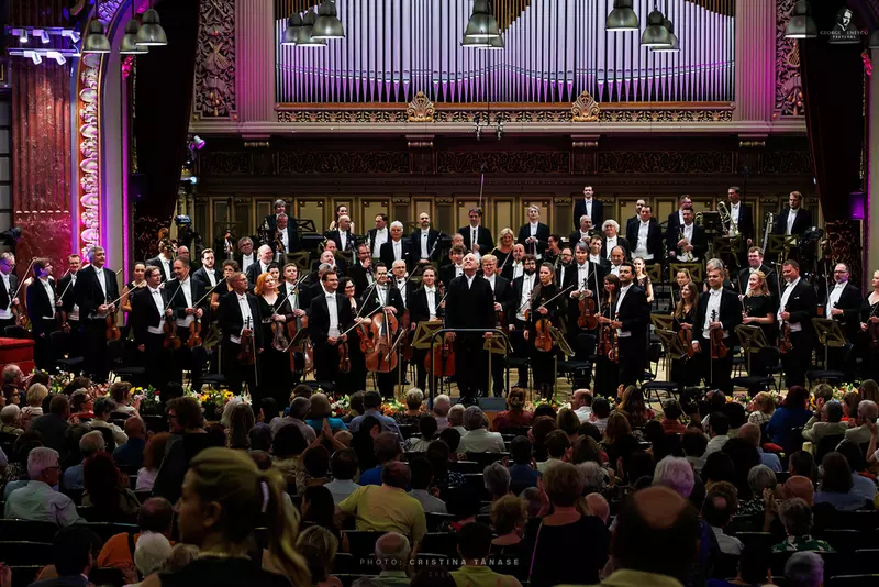 festivalul-enescu-2023.-orchestra-filarmonica-ceha.-dirijor-manfred-honeck.-foto-cristina-tanase.jpeg