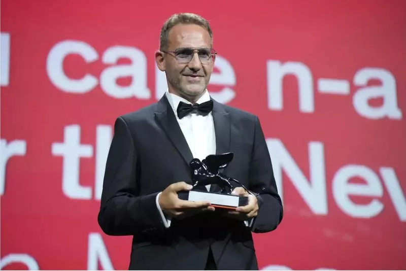 DIRECTOR BOGDAN MUREȘANU WINNING A RECORD OF 4 AWARDS FOR ANUL NOU CARE N-A FOST IN VENICE
