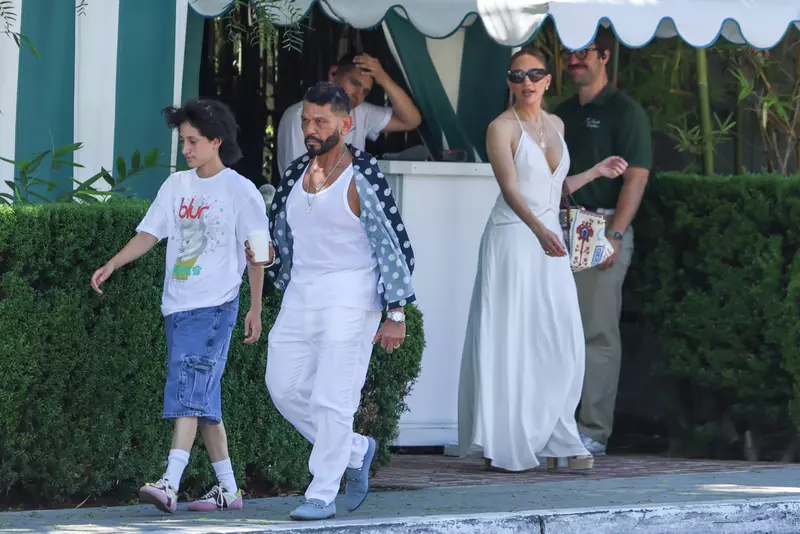 Jennifer Lopez a ieșit cu fiica ei în oraș FOTO: Profimedia