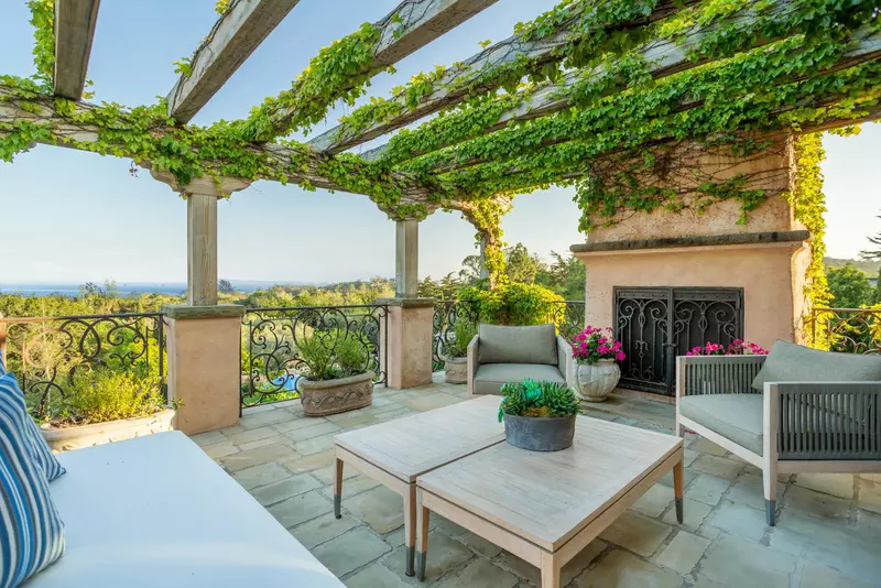 Le prince Harry, duc de Sussex et sa femme Meghan Markle, duchesse de Sussex ont acheté une propriété pour 14,65 millions de dollars à Montecito en Californie