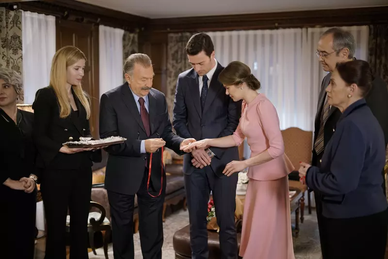 Fata de la fereastra (1)