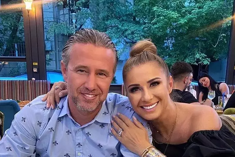 Anamaria-Prodan-a-scris-o-carte-despre-viata-ei-1