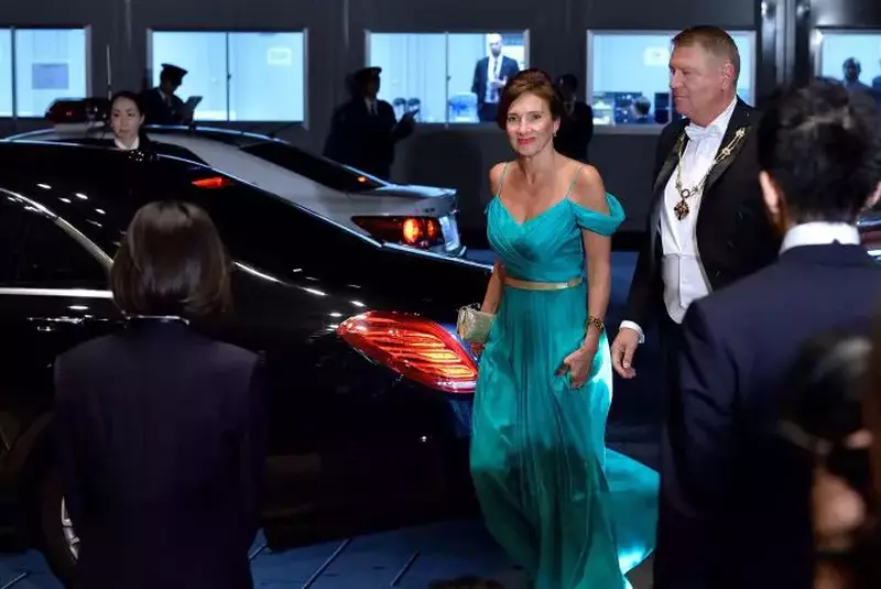 6klaus-iohannis-si-carmen-intro