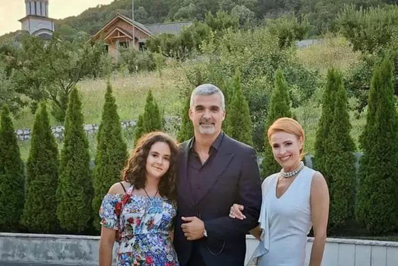 mon-3-1-1024×1024-1