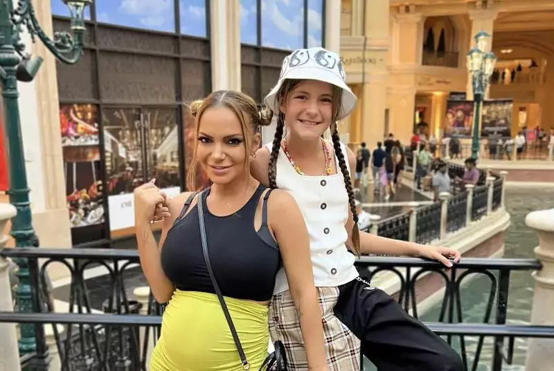 ANDREEA ANTONESCU si sienna