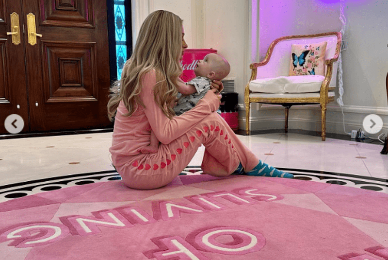 paris-hilton-a-copil