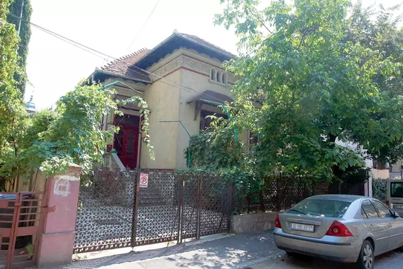 4392-249828-casadolanescu1