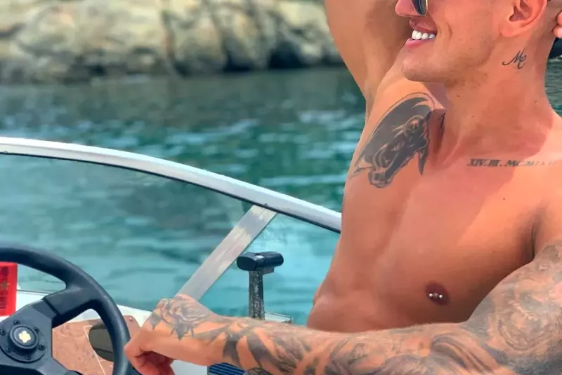 1f8a5542-ce3e-4783-8dfc-b7fd2bd6c70c-2