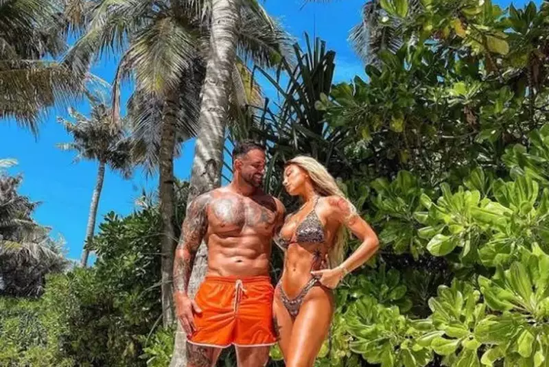 652x450_217275-se-anunta-nunta-mare-in-showbiz-alex-bodi-a-cerut-o-in-casatorie-pe-ema-uta-cum-arata-inelul-de-logodna