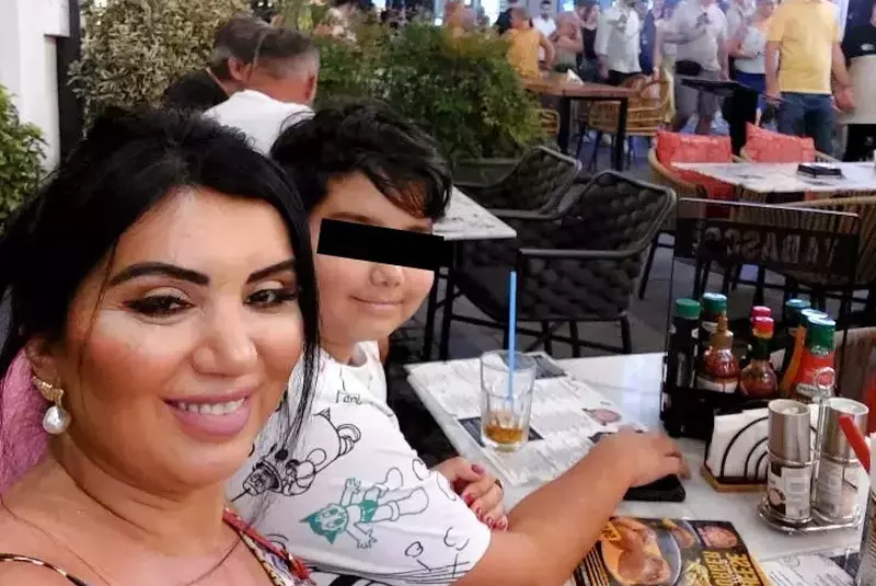 colaj adriana bahmuteanu si cei doi copii