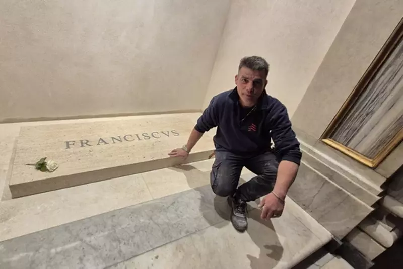 Florin Călin, primul român care a văzut sicriul papei de aproape