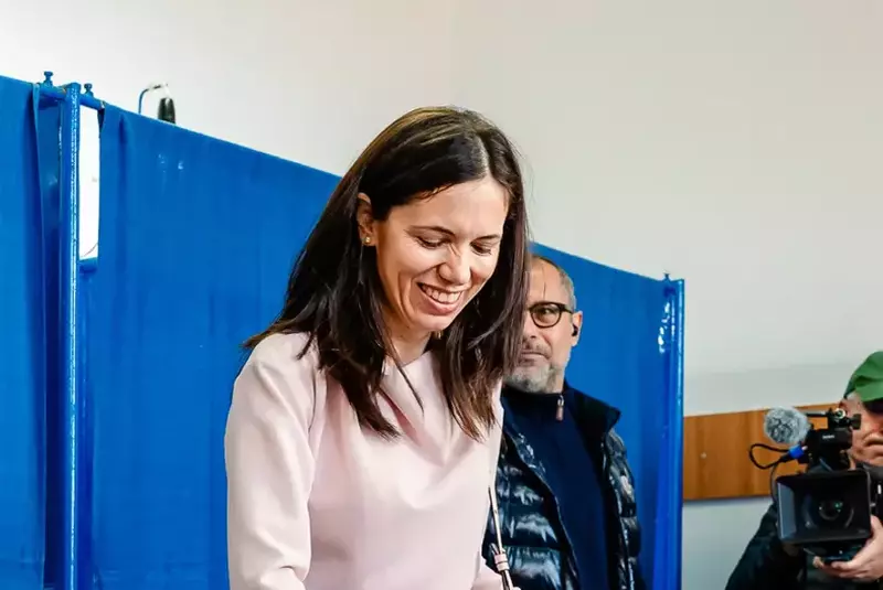 nicusor-dan-si-mirabela-gradinaru-8 (1)