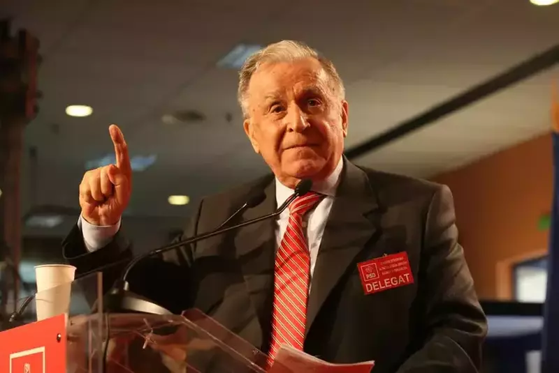 CD A 1 – Interviu cu presedintele Ion Iliescu
1996
 ©  Mediafax Foto