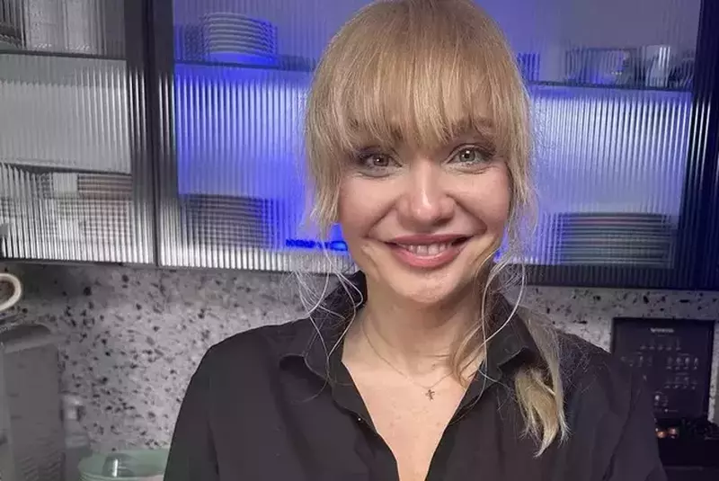 colaj-foto-cu-vedeta-cristina-cioran-si-ema-fiica-ei-1