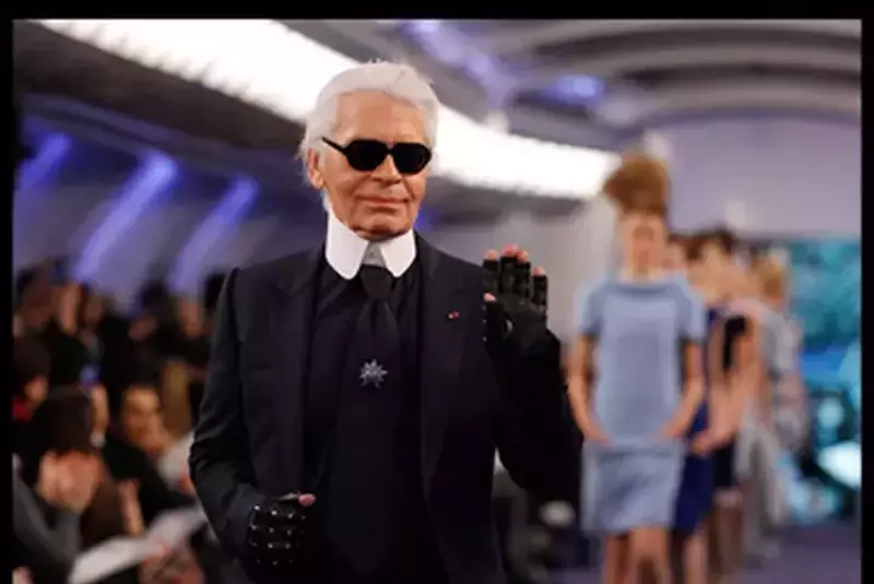 1586594.1-karl-lagerfeld-claudia-schiffer0