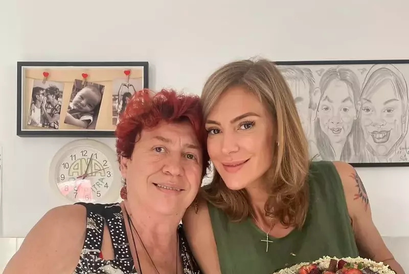 roxana ciuhulescu si mama ei