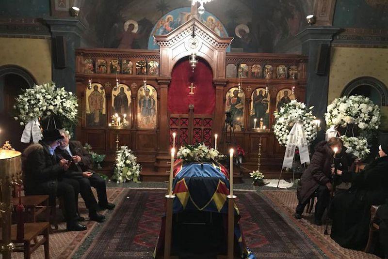 Sicriul Regelui Mihai Singur Inainte și După Slujba De La Biserica Ortodoxă Din Lausanne Flash News Galerie Foto Galerie Foto Stiri Vedete Si Evenimente Viva Ro