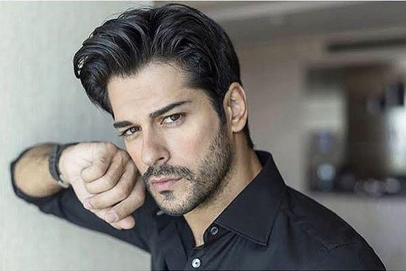 Burak Ozcivit A Sosit In Romania Admiratoarele Actorului S Au Călcat In Picioare Pentru O Poză