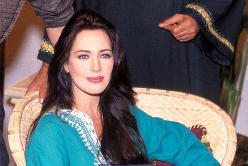 O Mai ții Minte Pe Bruneta Superbă Din Fiica Maharajahului Hunter Tylo A Ajuns Victima Operațiilor Estetice Transformarea Este șocantă
