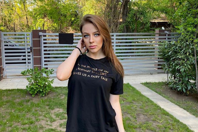 O mai ții minte pe pe Carina din "Îngerașii"? Jennifer Dumitrașcu are 18 ani și este pasionată de actorie, muzică și dans