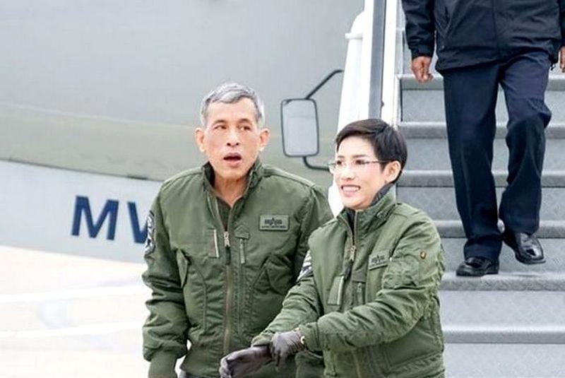 Regele Thailandei și-a iertat concubina favorită! A eliberat-o, după 10 luni de închisoare, și va reveni în harem