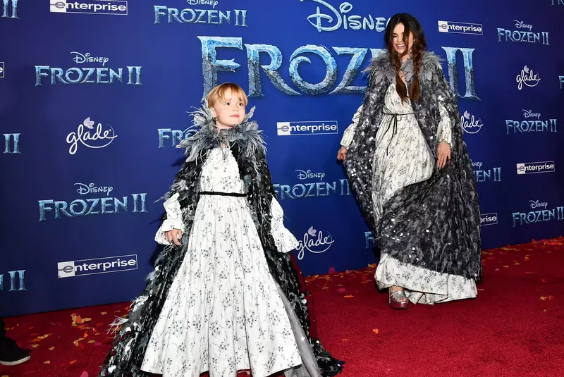Selena Gomez și sora ei Gracie Teefey