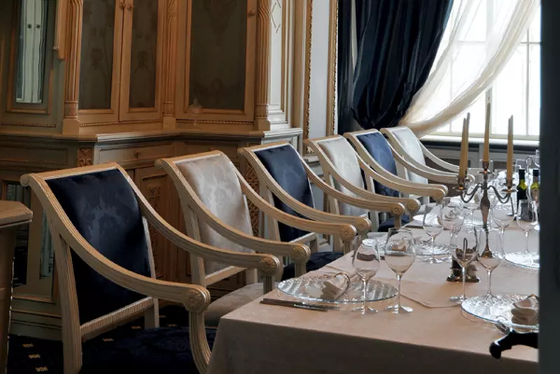 Noapte venetiana – crema de ciocolata cu alune de padure si blat pufos insiropat